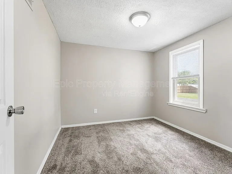 24440 Sylvan Ave — Photo 9