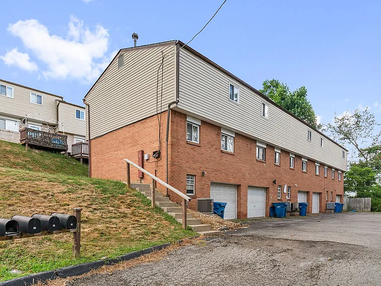 Baldwin Cathell Townhouses — Photo 45