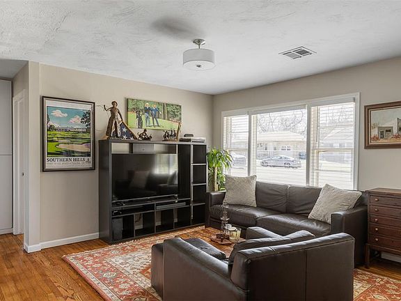 4th image of 2129 Churchill Pl