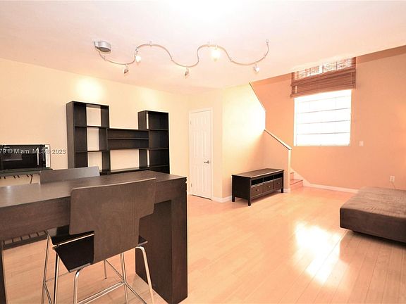 3rd image of 335 Navarre Ave APT 5
