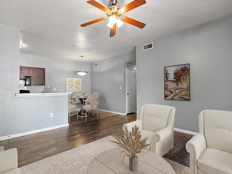 River Oaks Villas Apartments — Photo 9