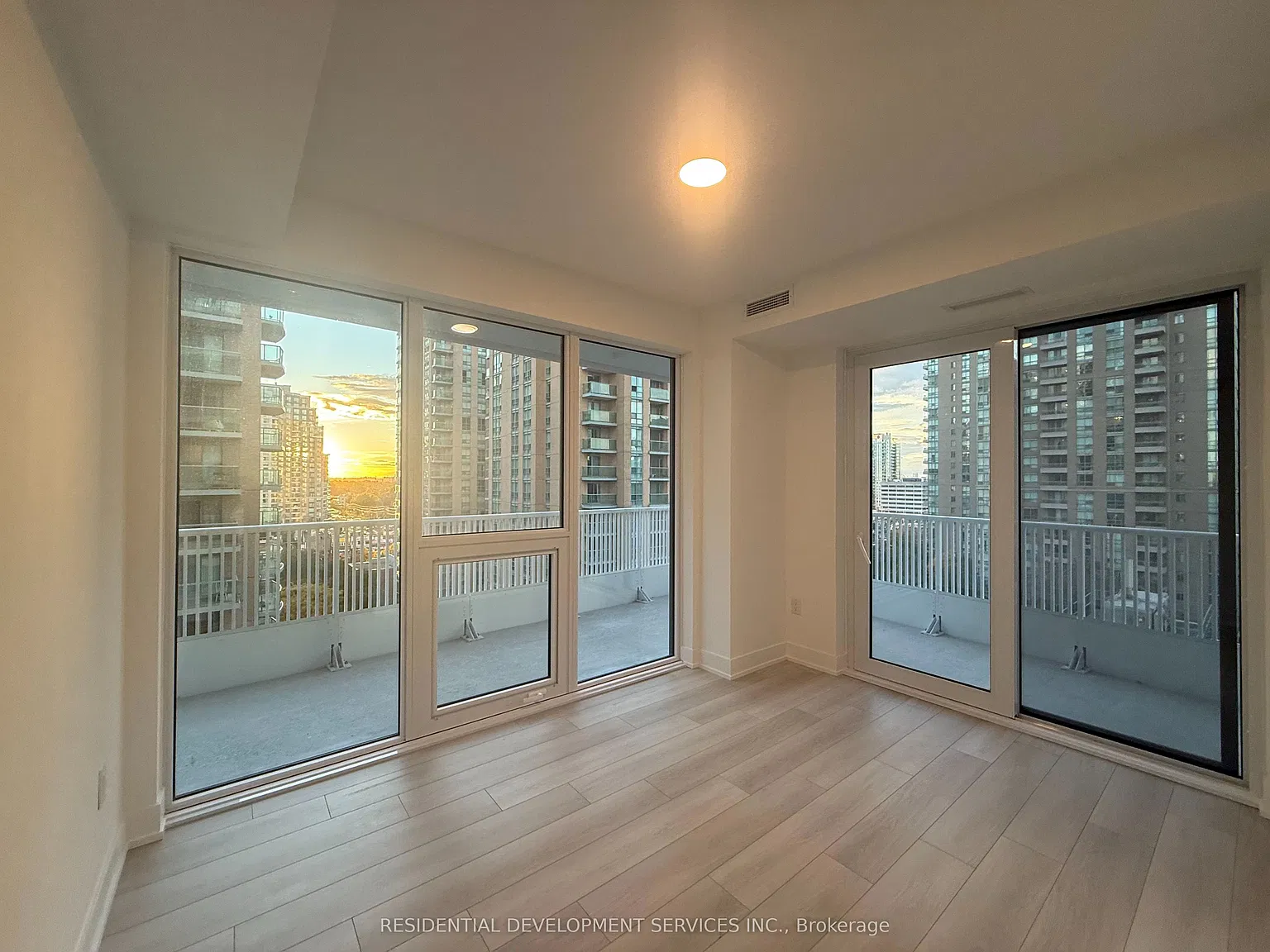 36 Olive Ave — Photo 4