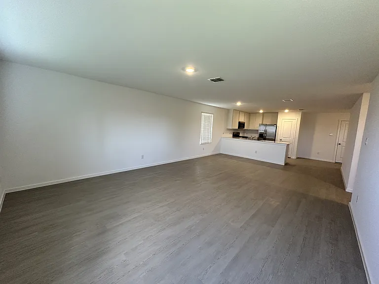 3703 Longleaf Dr — Photo 2