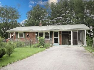 1415 Heatherwood St, Pulaski, VA 24301