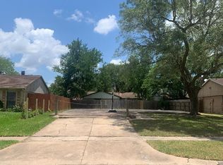 6835 Tara Dr, Richmond, TX 77469