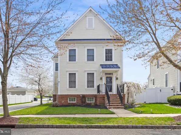 6 Hulse St, Robbinsville, NJ 08691