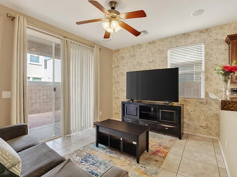 12034 W Polk St — Photo 21