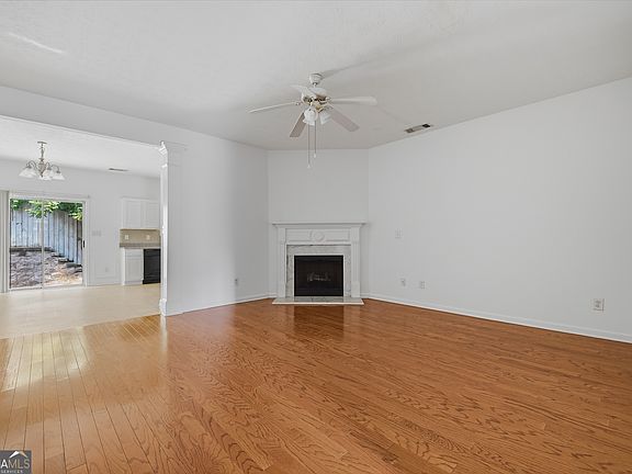 3rd image of 3829 Grovemont Pl