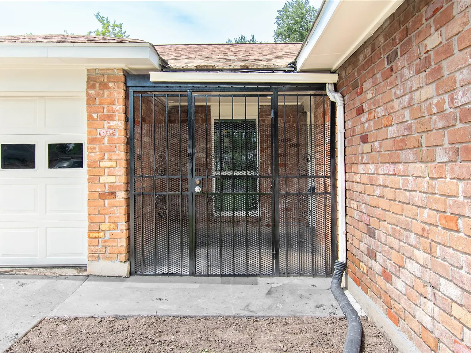 4 bed, 2.0 bath, 1614 sqft, $2,200 — Photo 4