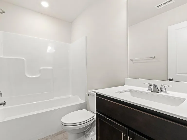 146 Zealand Ct — Photo 20