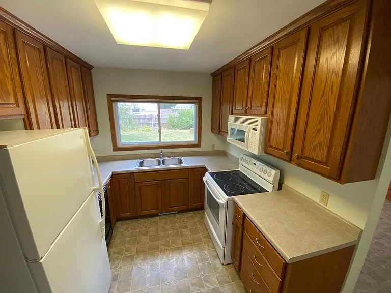 1517 Durand Ct SE — Photo 3