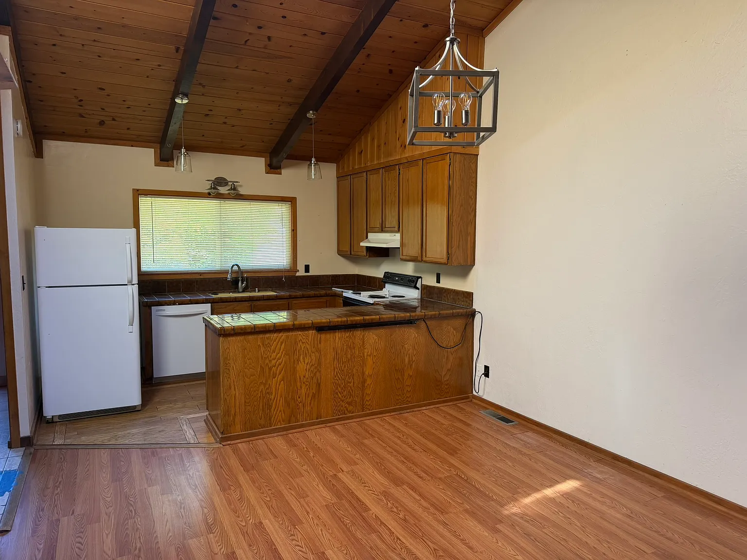 3 bed, 1368 sqft, $3,750 — Photo 4