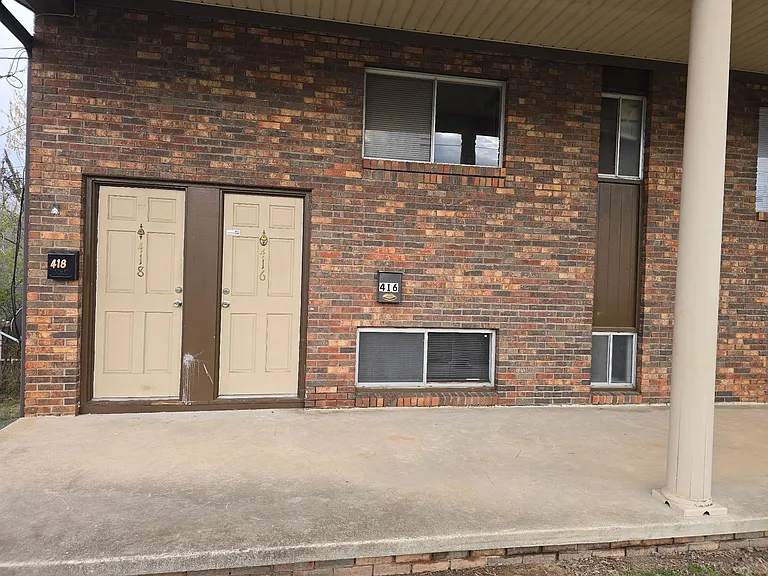 416 W Outer Dr — Photo 2