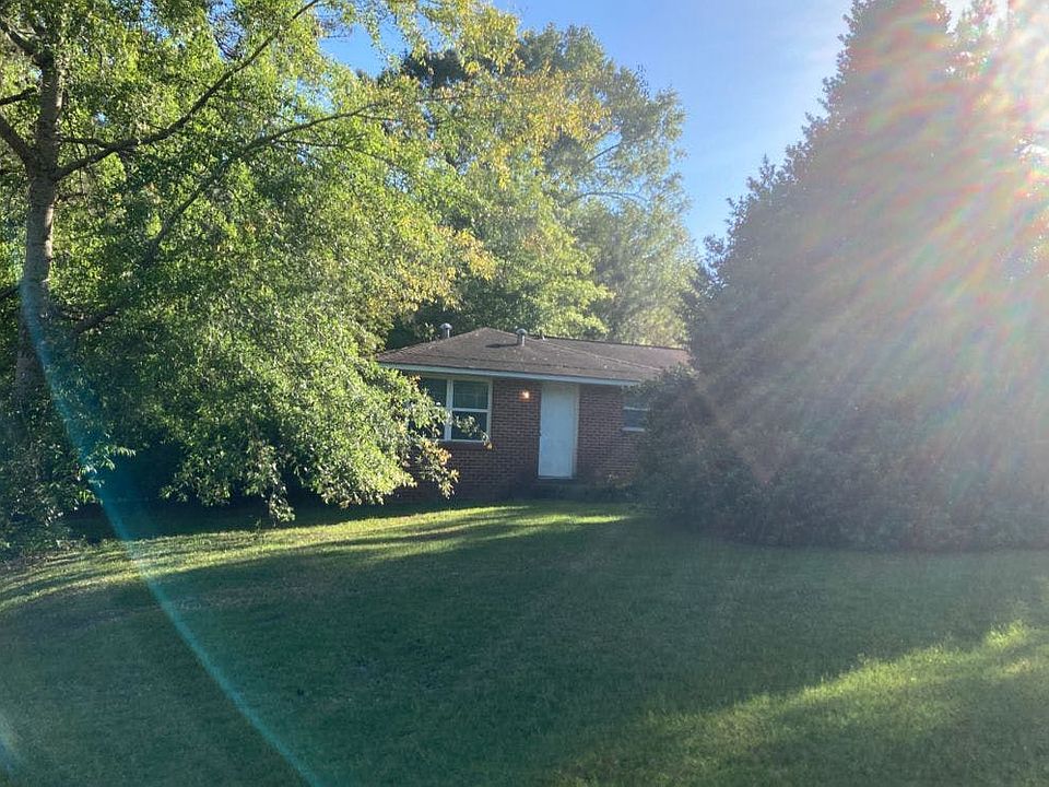2nd image of 905 Maple Ave