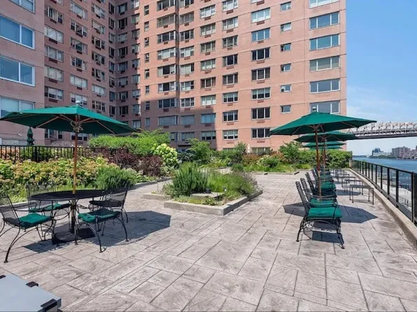 25 Sutton Place South image 17 of 20