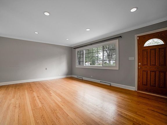 5th image of 602 E Dogwood Ln