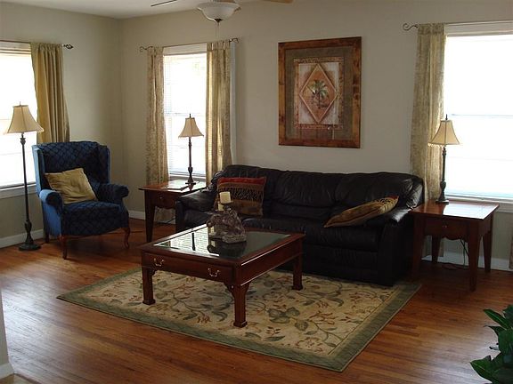 3rd image of 535 W Wildwood