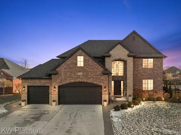 35910 Glenville Dr, New Baltimore, MI 48047