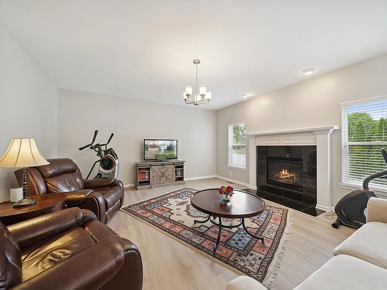4976 Saddle Brook Ct — Photo 41