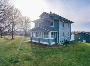 7726 S Glen Rd, Polo, IL 61064