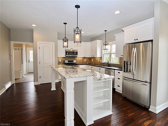4th image of 7582 Woodland Ave