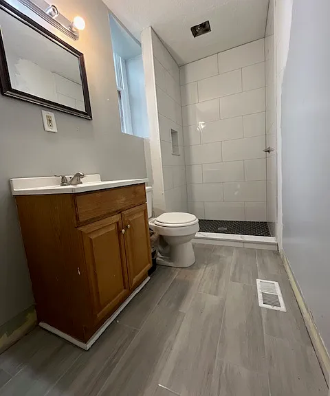 1043 S Jackson St — Photo 5