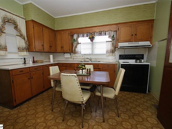 4th image of 1094 Hayne St
