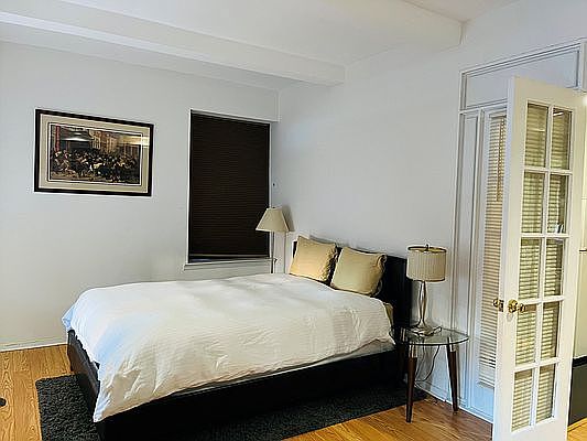 4th image of 150 W 51st St #808D