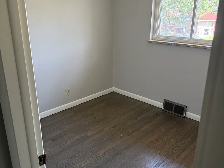 531 S Marshall St — Photo 6