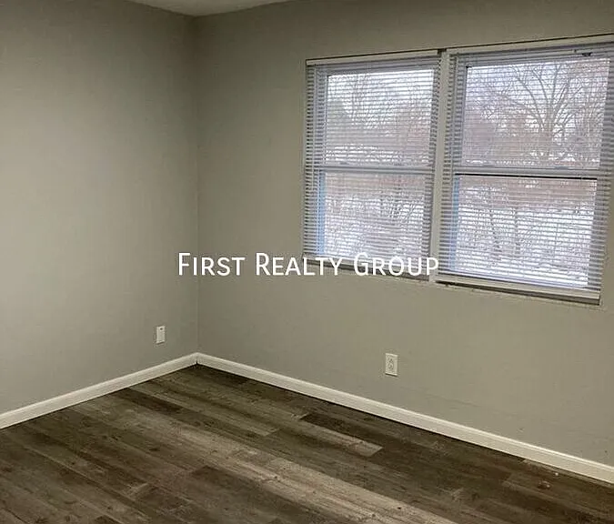 305 N Broadway St #7 — Photo 7