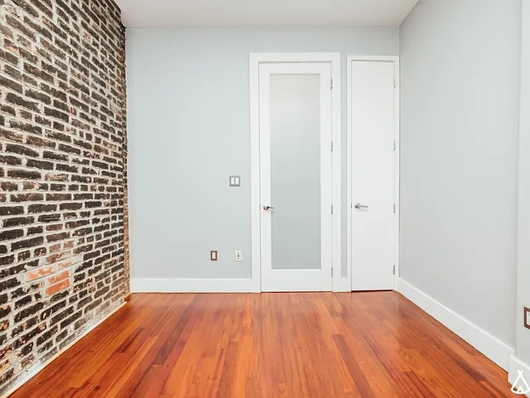 1013 Pacific St #1R — Photo 2