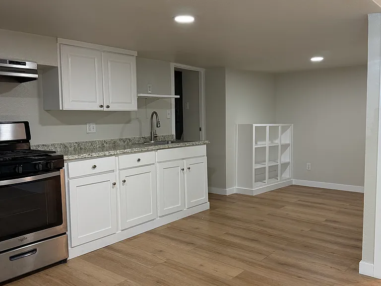 472 Arleta Ave #B — Photo 5