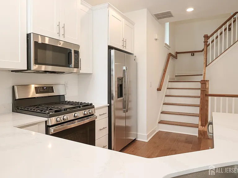 71 Veterans Way — Photo 6