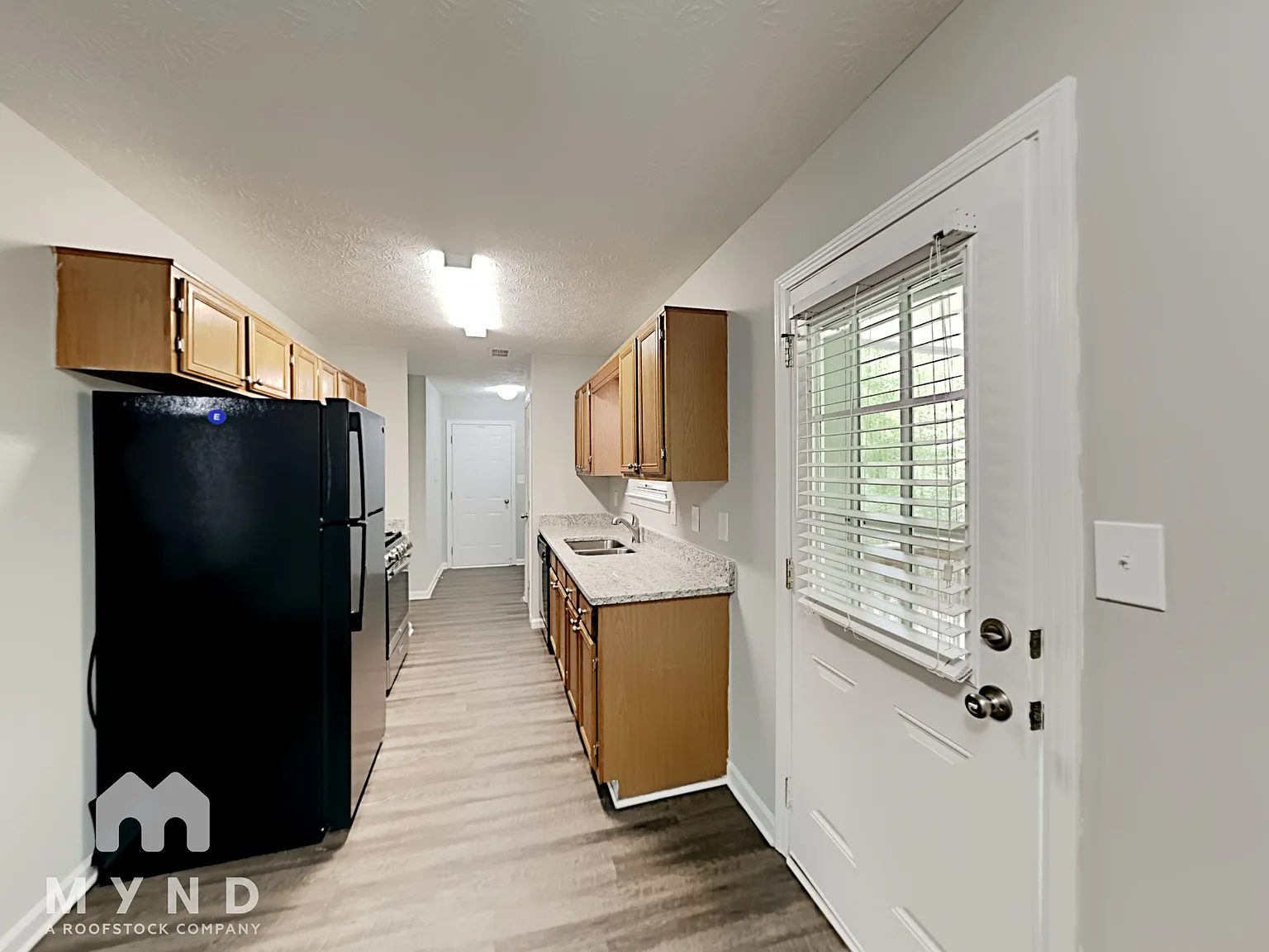3 bed, 2.0 bath, 1092 sqft, $1,710 — Photo 3