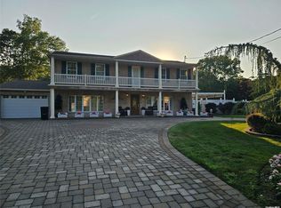 64 Woodview Ln, Centereach, NY 11720