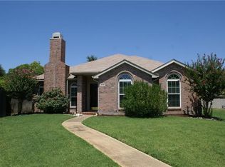2918 Periwinkle Ct, Garland, TX 75040