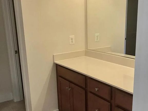 5th image of 44740 Tiverton Sq