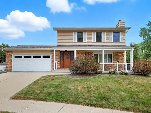 4331 Augusta Ct, Bettendorf, IA 52722