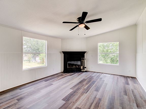 3rd image of 1118 VALERIA DR