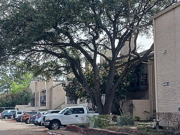 5th image of 2021 Spenwick Dr APT 424
