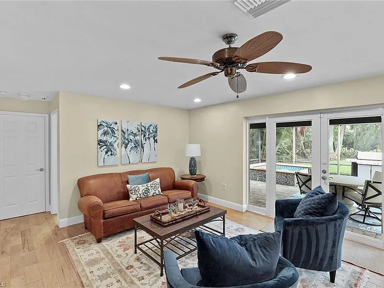 675 Harbour Dr — Photo 15