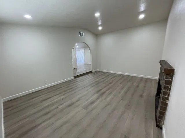 3091 Allenwood Dr — Photo 2