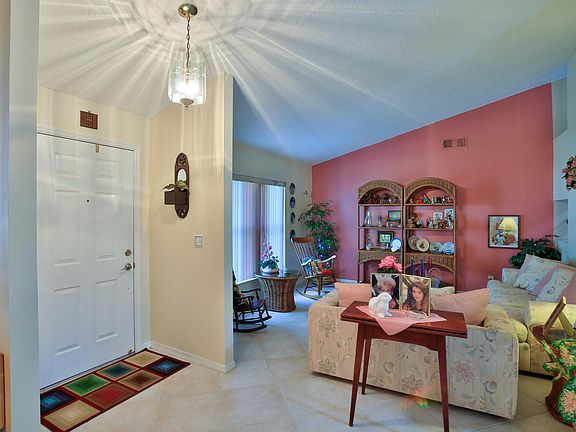 4th image of 904 Brookmeadow Dr