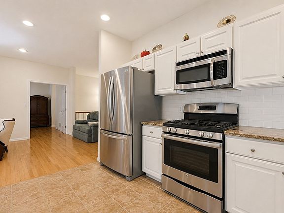 5th image of 109 Old Field Rd #109