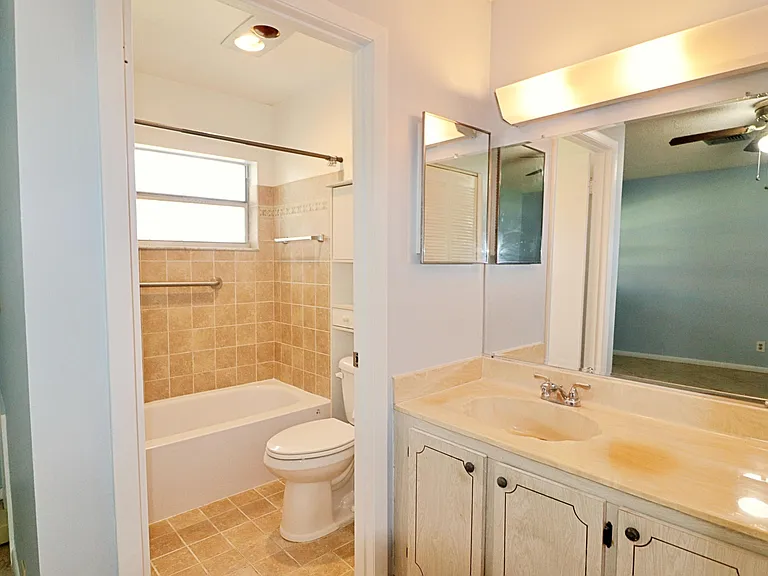 831 Timberview Dr #C — Photo 12