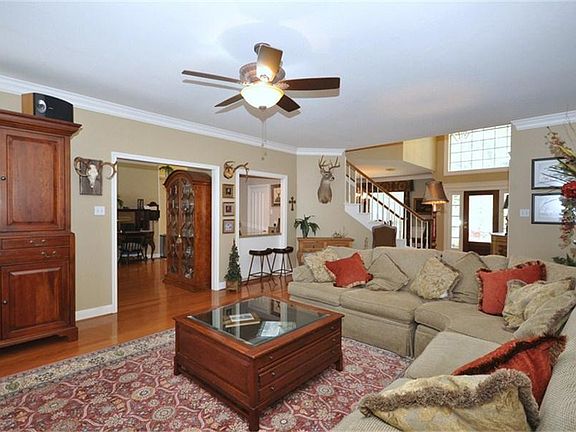 2nd image of 11015 Riverview Dr