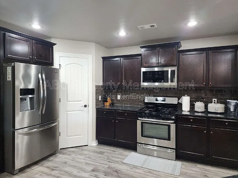 5009 E Truman Ln — Photo 11