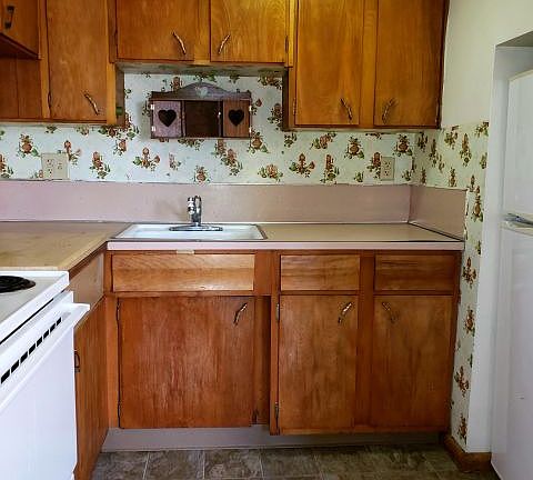 2nd image of 322 Grand Ave APT 3