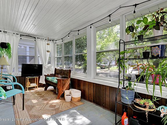 3rd image of 531 N Magnolia Ave
