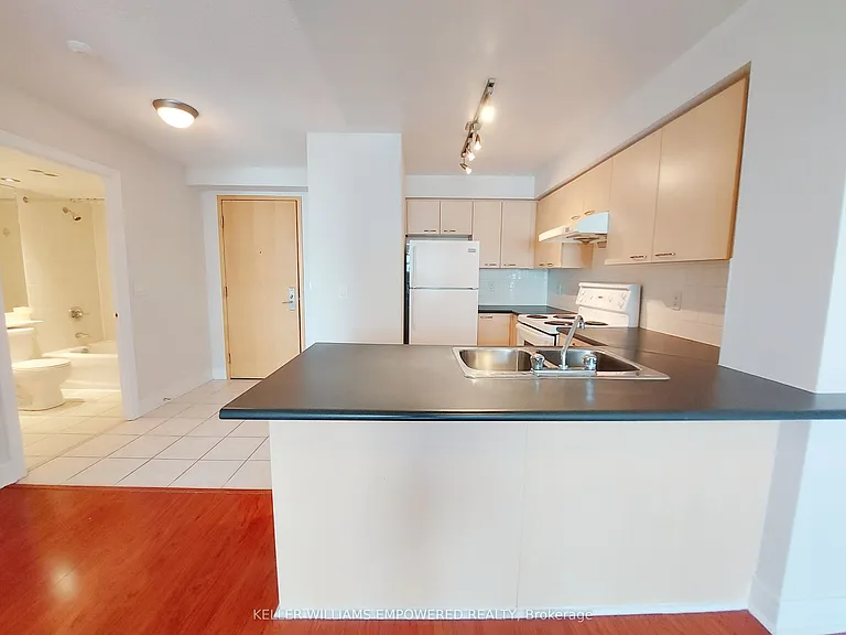 48 Suncrest Blvd #803 — Photo 7